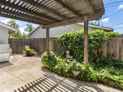 7649 Lindale Dr, Sacramento, CA 95828 Photo