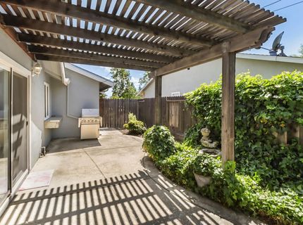 7649 Lindale Dr, Sacramento, CA 95828 Photo