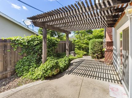 7649 Lindale Dr, Sacramento, CA 95828 Photo