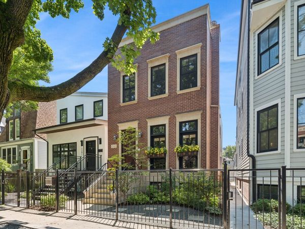 1243 W Nelson Street , Chicago, IL 60657