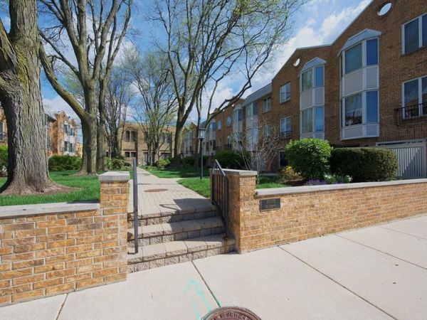 110 Bishop Quarter Lane , Oak Park, IL 60302