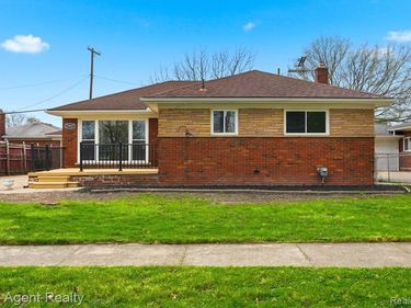 21407 Pallister Street , St. Clair Shores, MI 48080