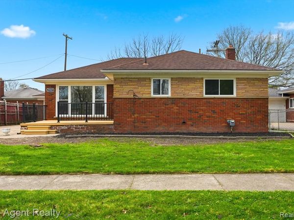 21407 Pallister Street , St. Clair Shores, MI 48080