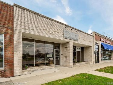 20485 Mack Avenue, Grosse Pointe Woods, MI 48236