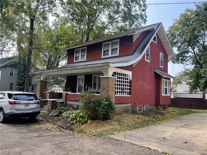 607 Rosemont Court NW, Canton, OH 44708 Photo 2