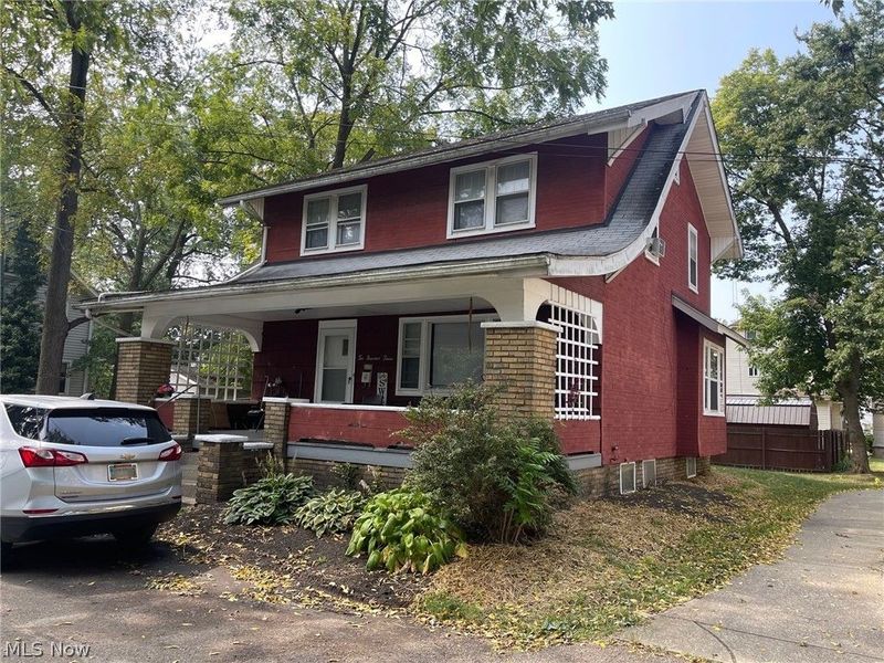 607 Rosemont Court NW, Canton, OH 44708 Photo 3