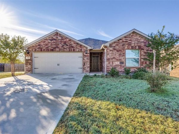 201 Cattlemans Creek Road , Newark, TX 76071