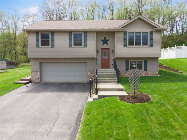 541 Lori Dr , Leechburg, PA 15656