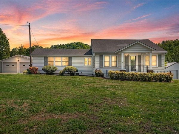 917 Central Avenue , Athens, TN 37303