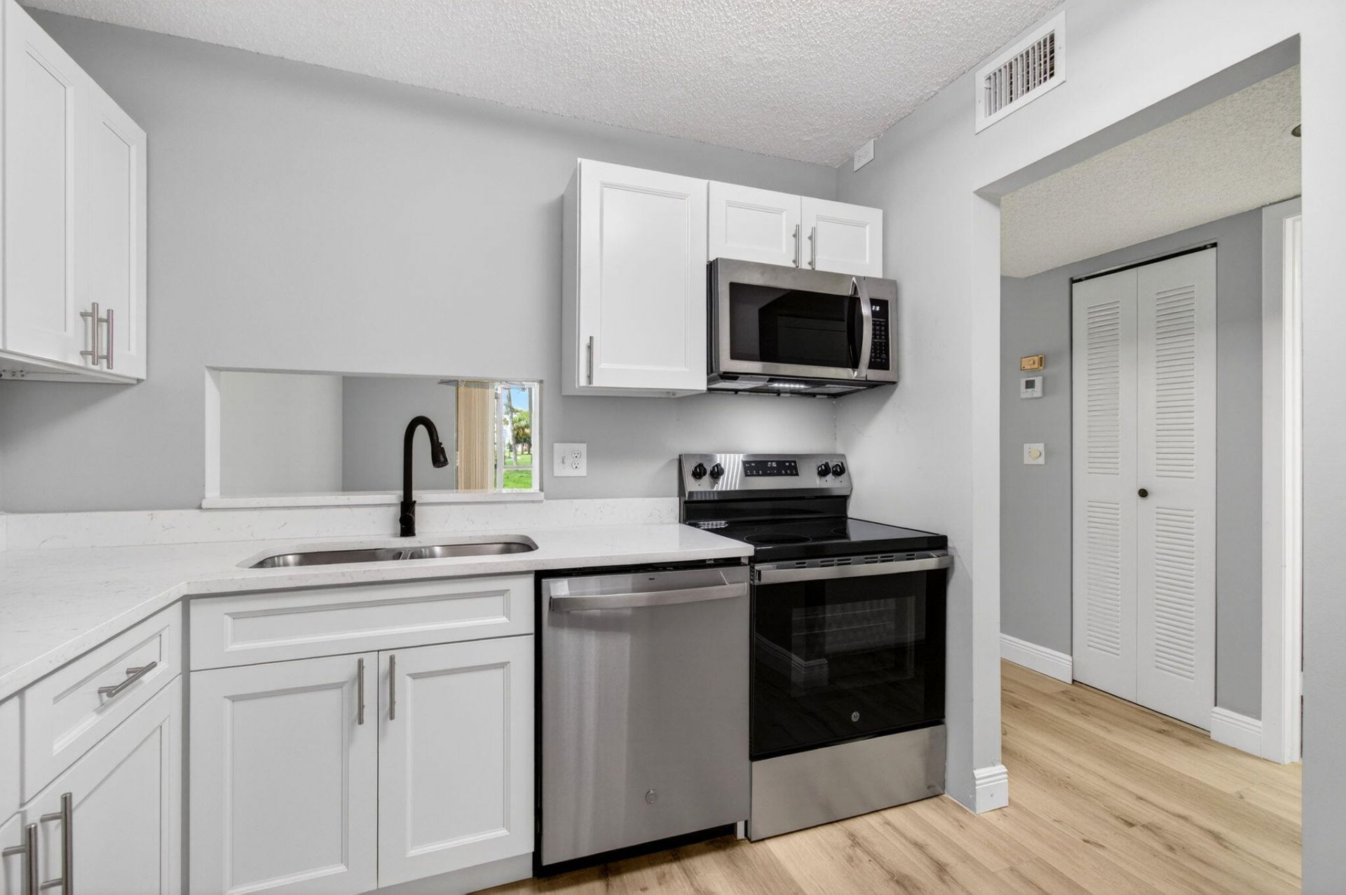 5430 Las Verdes Circle, Unit 109, Delray Beach, FL 33484 Photo