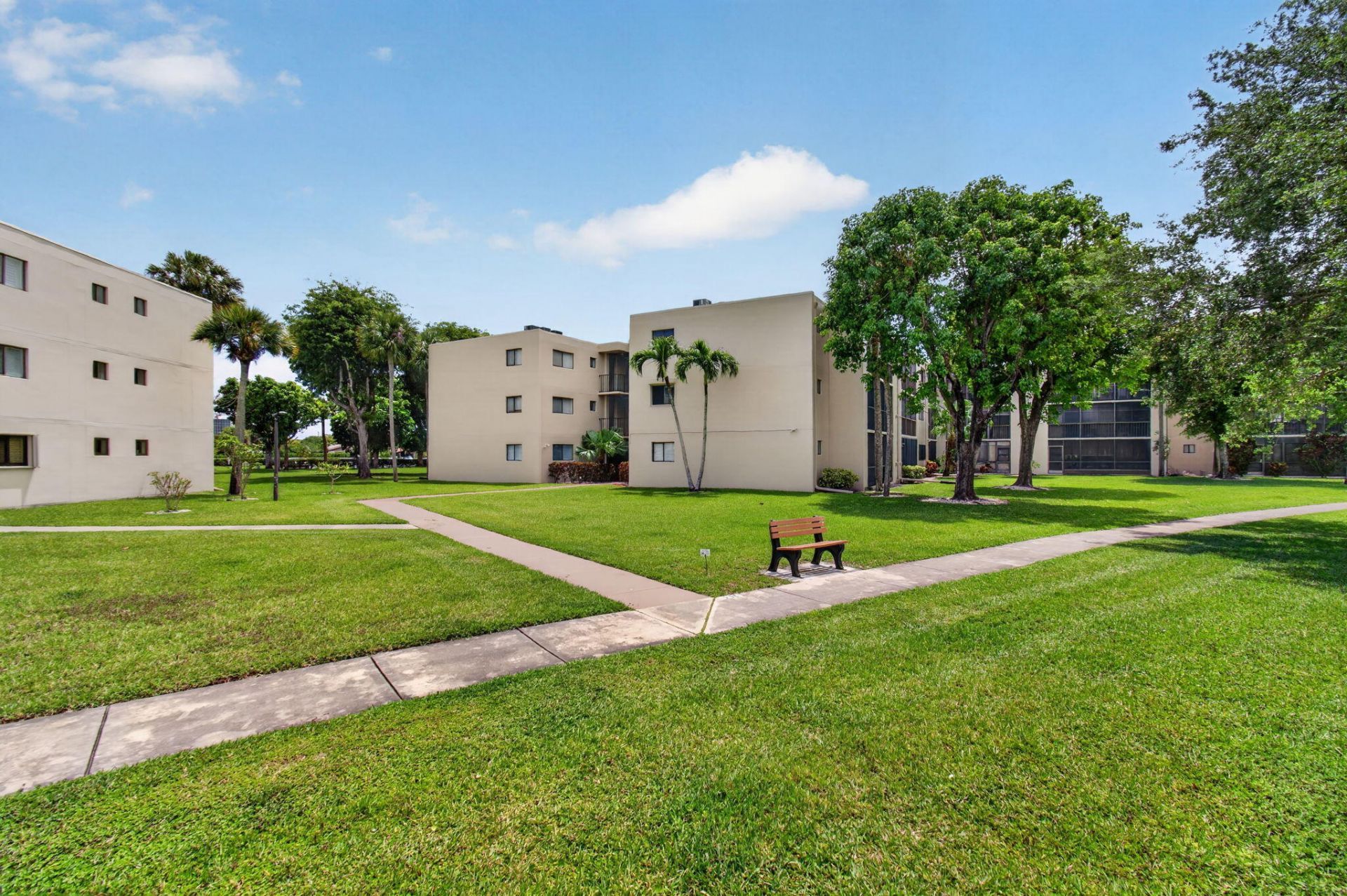 5430 Las Verdes Circle, Unit 109, Delray Beach, FL 33484 Photo
