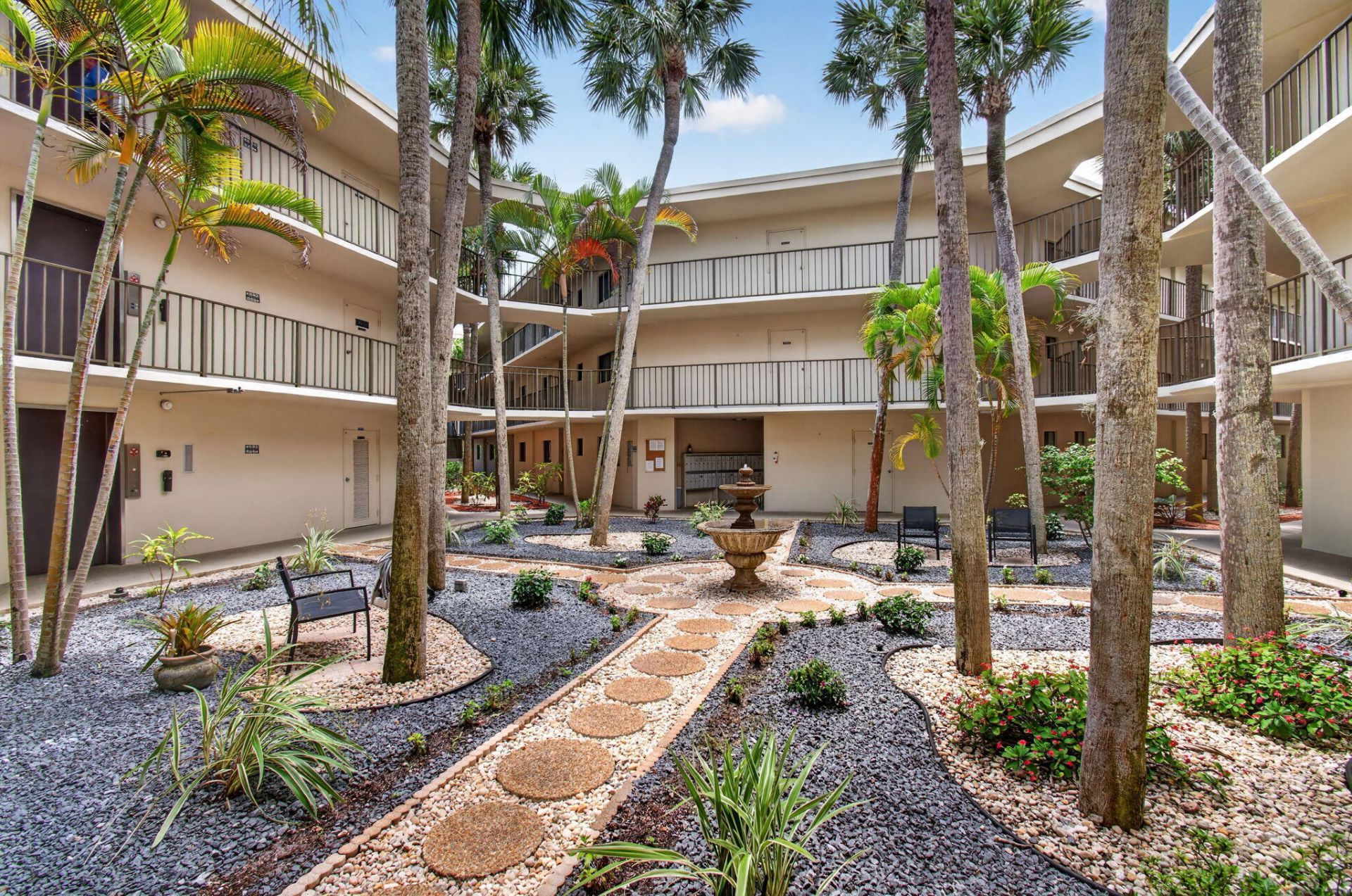 5430 Las Verdes Circle, Unit 109, Delray Beach, FL 33484 Photo