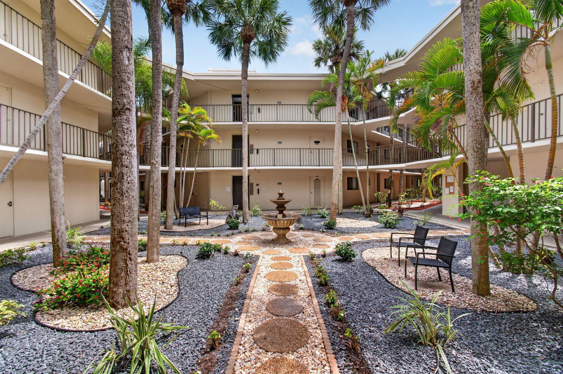 5430 Las Verdes Circle, Unit 109, Delray Beach, FL 33484 Photo