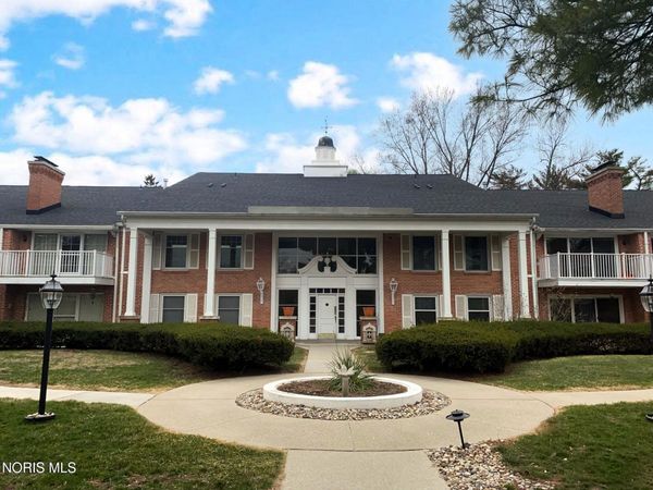 5679 Monroe Street , Sylvania, OH 43560