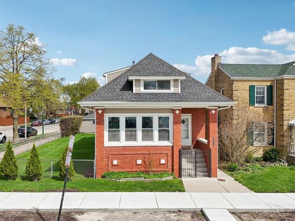 6254 W Barry Avenue, Chicago, IL 60634