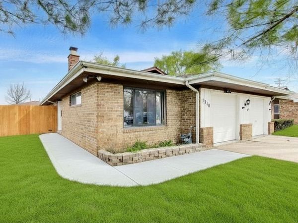 1310 Beverly Lane, Streamwood, IL 60107