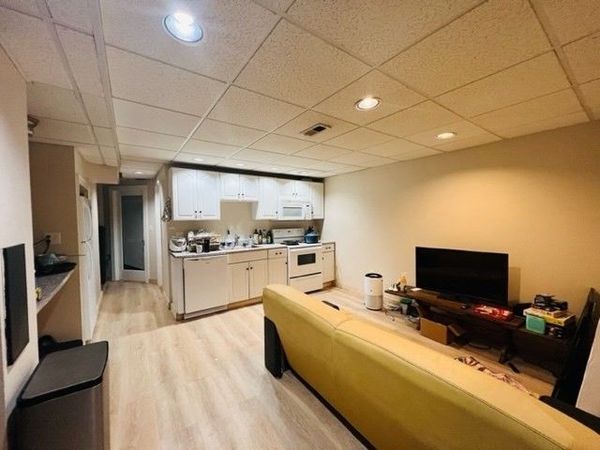 1693 Beacon St, Unit B, Brookline, MA 02445