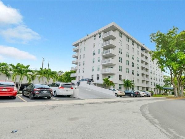 6000 NE 22nd Way, Unit 7D, Fort Lauderdale, FL 33308