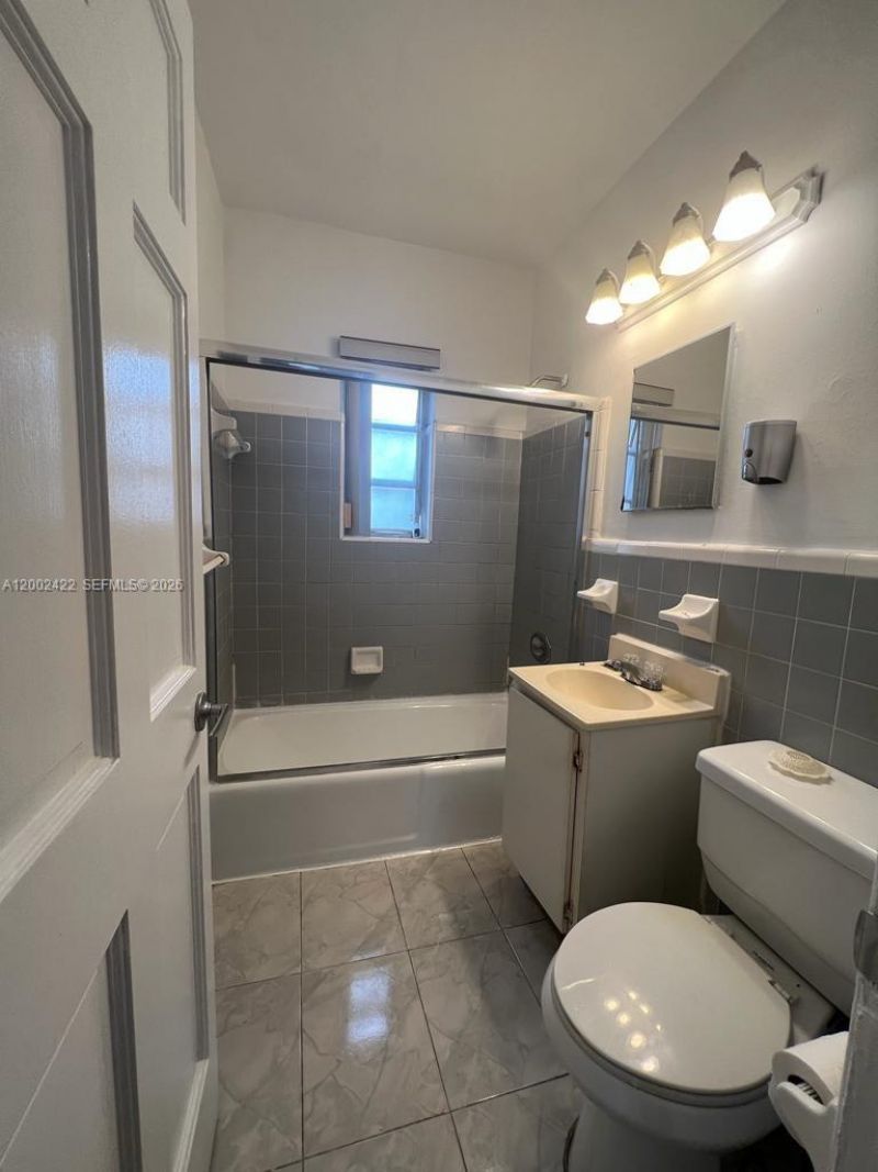1421 SW 37th Ave , Unit 3, Miami, FL 33145 Photo