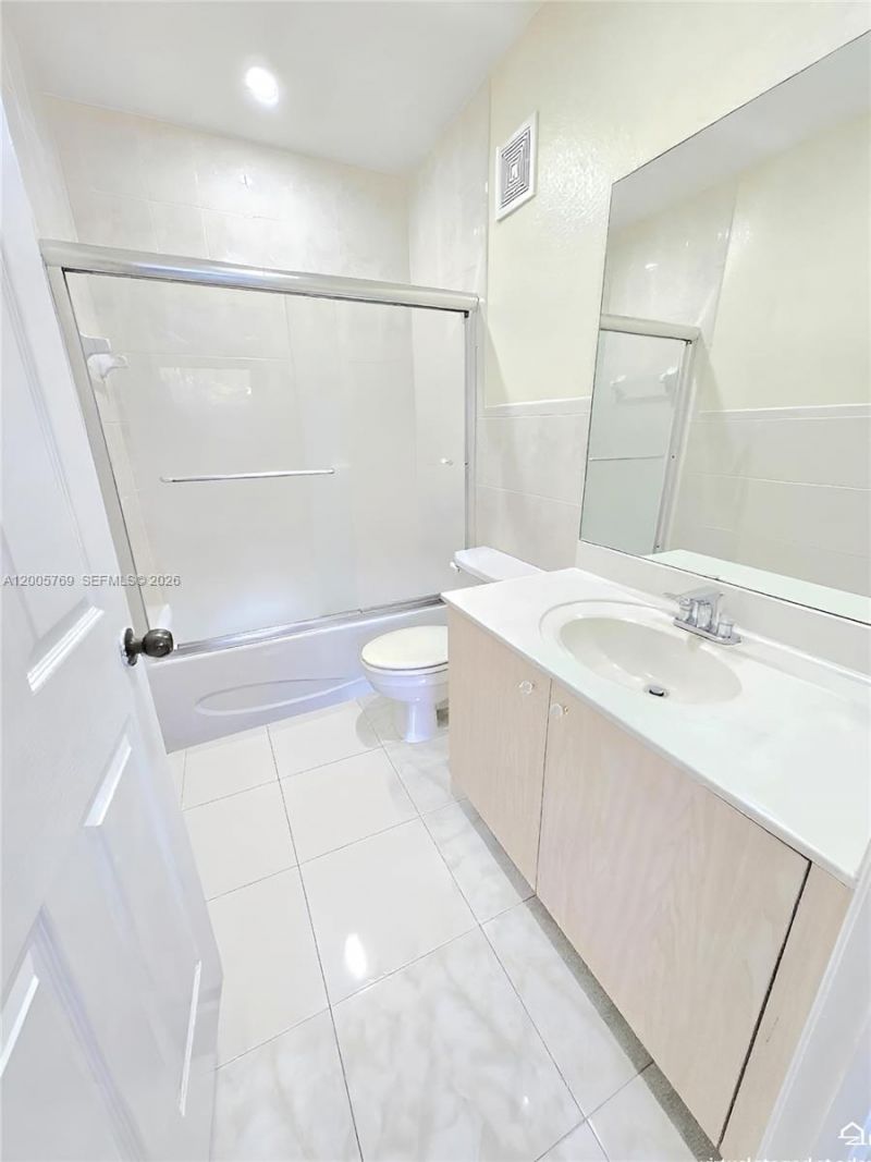 6755 NW 182nd St , Unit 104, Hialeah, FL 33015 Photo