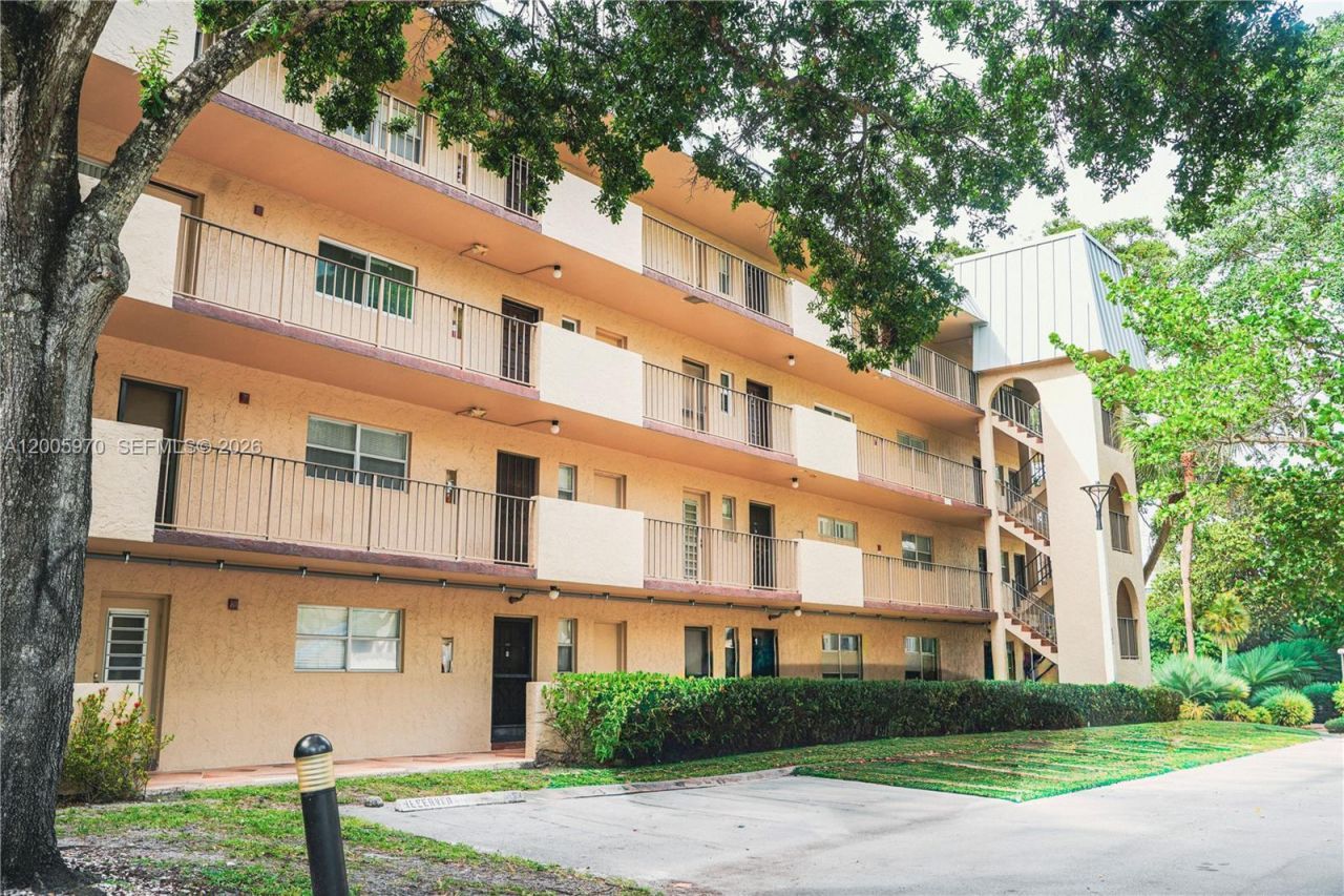 6001 N Falls Cir Dr, Unit 203, Lauderhill, FL 33319 Photo