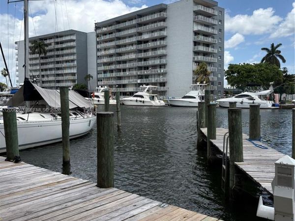 2415 NW 16th St Rd #11 , Miami, FL 33125