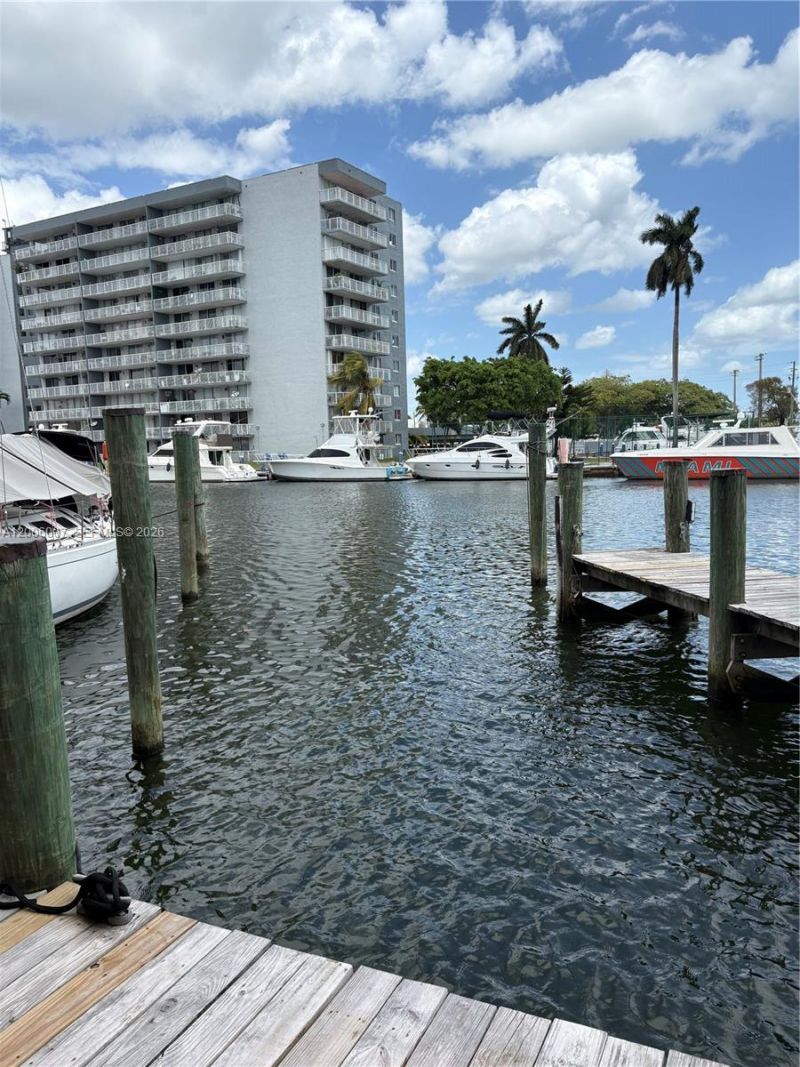2415 NW 16th St Rd #11 , Miami, FL 33125 Photo