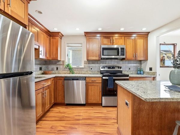 77 Swan St, Everett, MA 02149