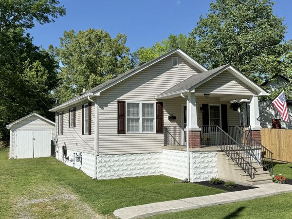413 W 5th Street , Dickson, TN 37055