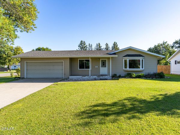 305 EUCLID Avenue , Crookston, MN 56716