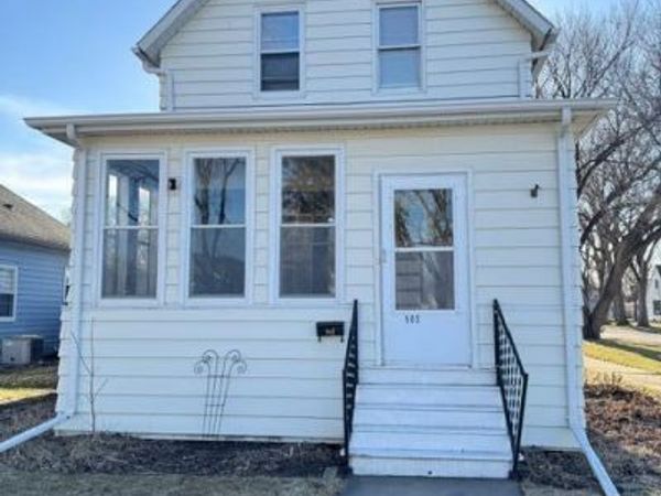 502 OAK Street , Grand Forks, ND 58201