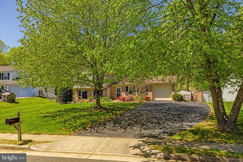 911 Chancellor Street Sw, Leesburg, VA 20175 Main Photo