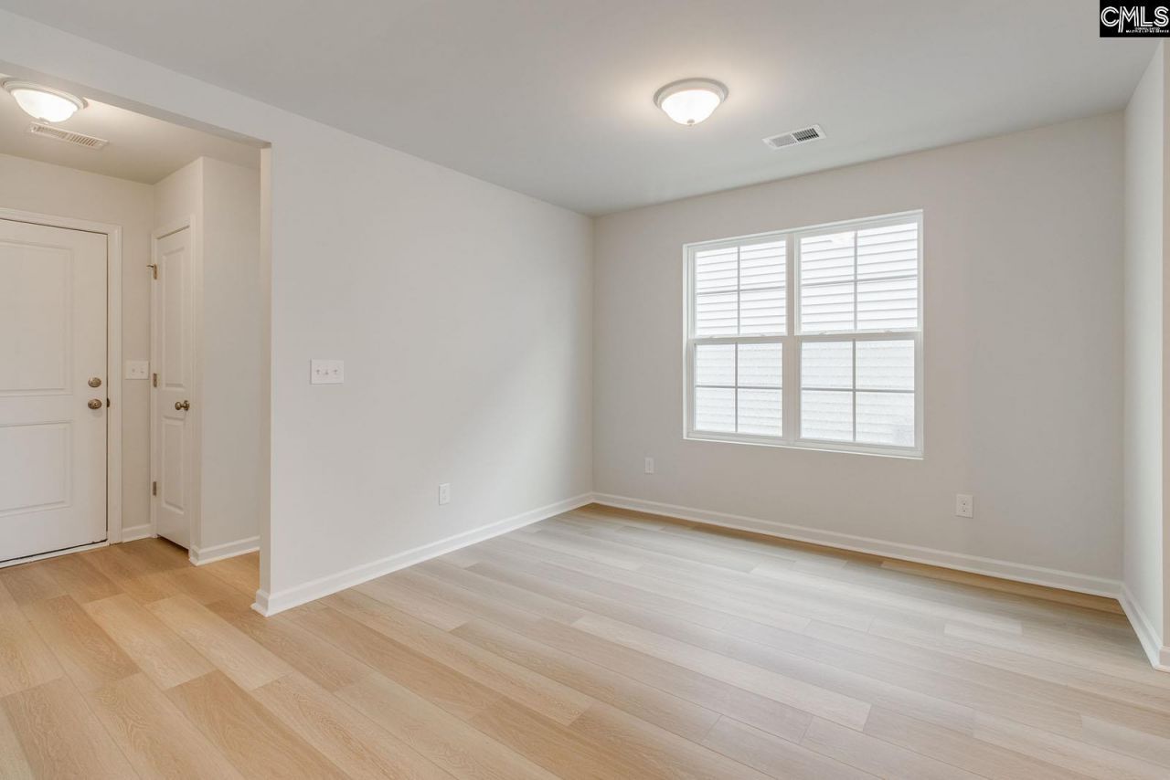 233 Kingsley Drive  Photo 4