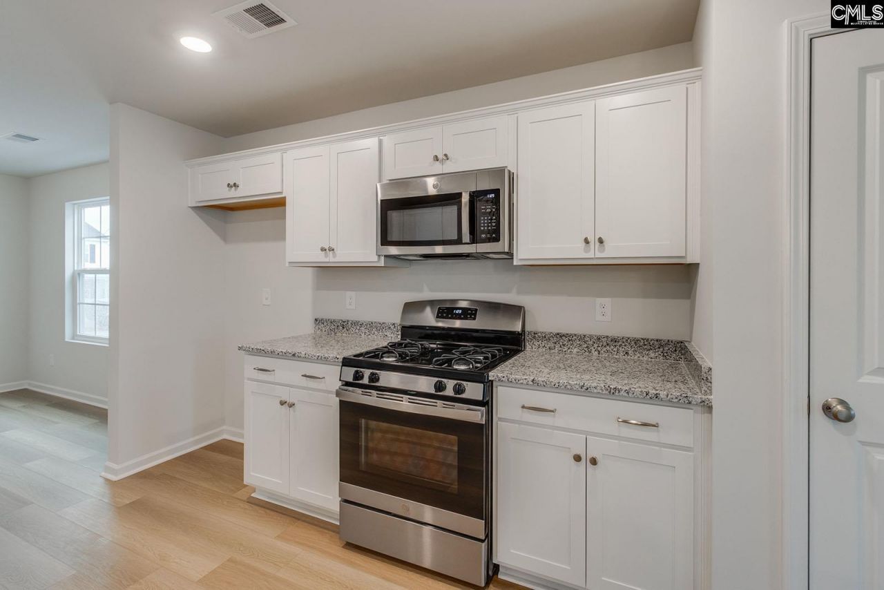 233 Kingsley Drive  Photo 8