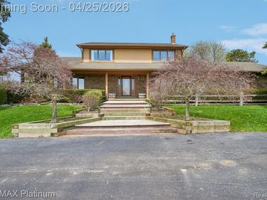 555 Crawford Farm Lane, Milford Twp, MI 48380