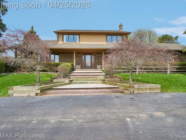 555 Crawford Farm Lane, Milford Twp, MI 48380