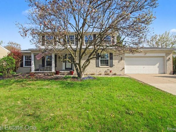 1934 Pelican Court, Troy, MI 48084