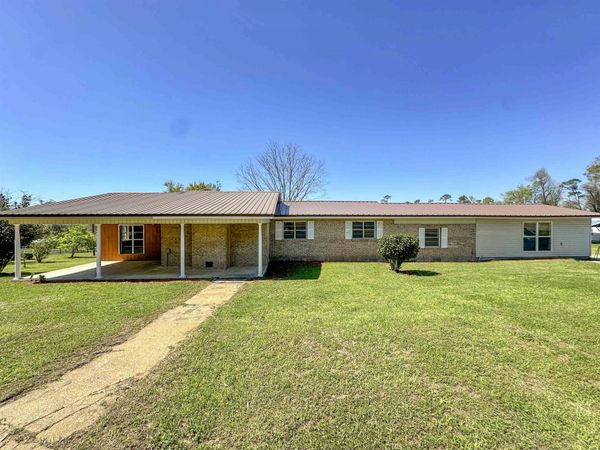 2071 Gay Avenue, Sneads, FL 32460
