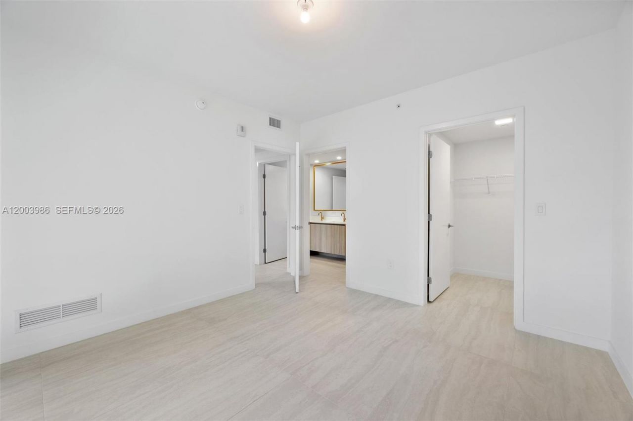 77 SE 5th Street, Unit 3005, Miami, FL 33131 Photo