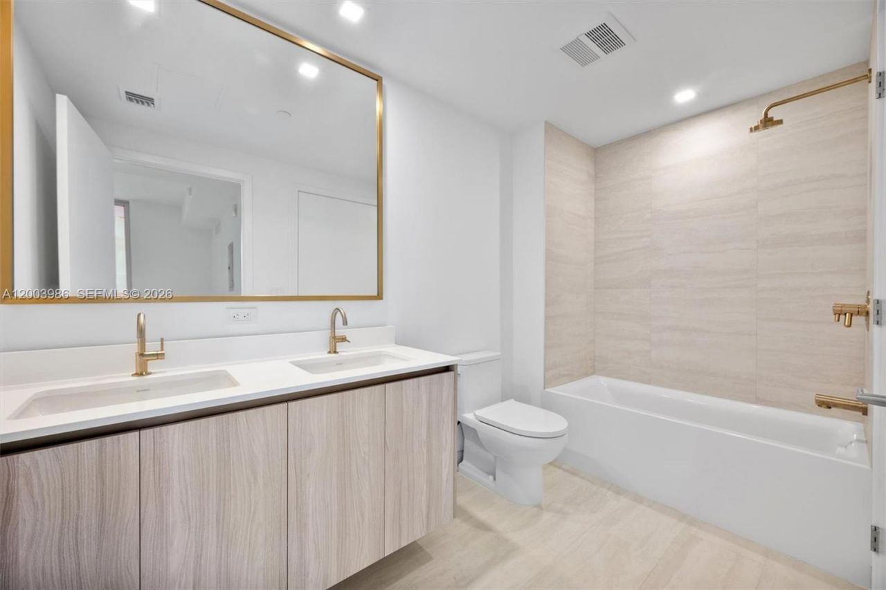 77 SE 5th Street, Unit 3005, Miami, FL 33131 Photo