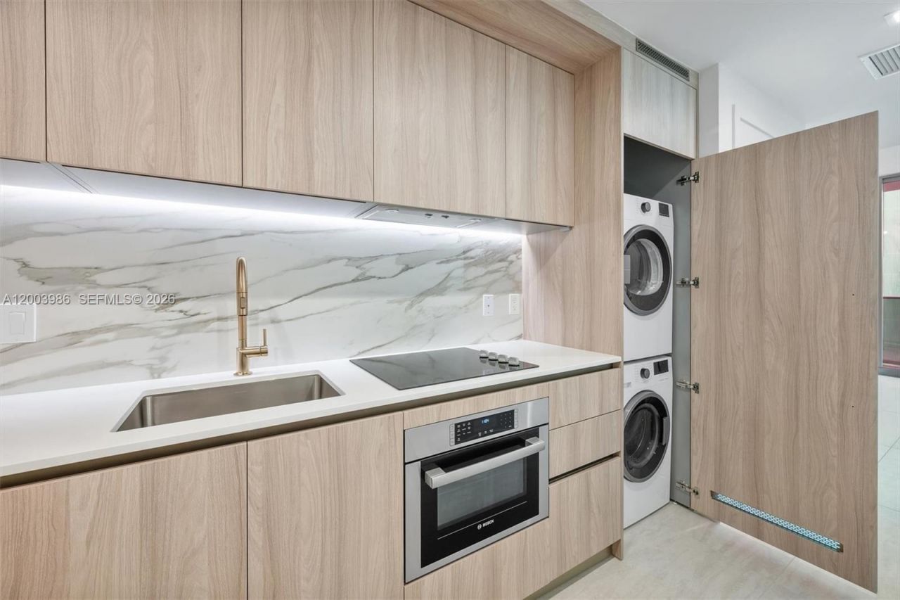 77 SE 5th Street, Unit 3005, Miami, FL 33131 Photo
