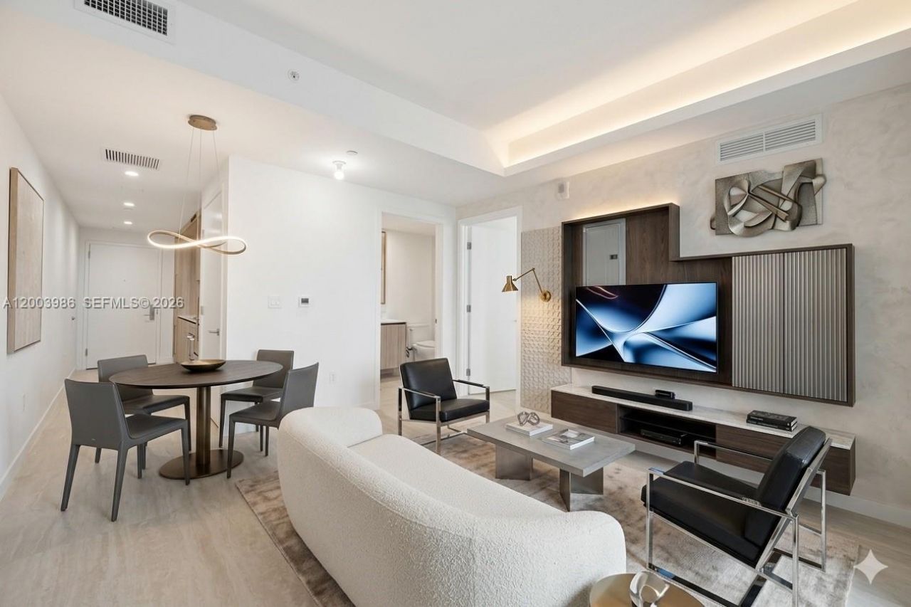 77 SE 5th Street, Unit 3005, Miami, FL 33131 Photo