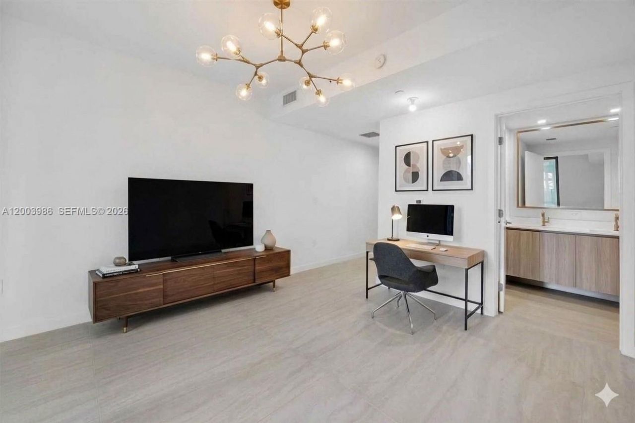 77 SE 5th Street, Unit 3005, Miami, FL 33131 Photo