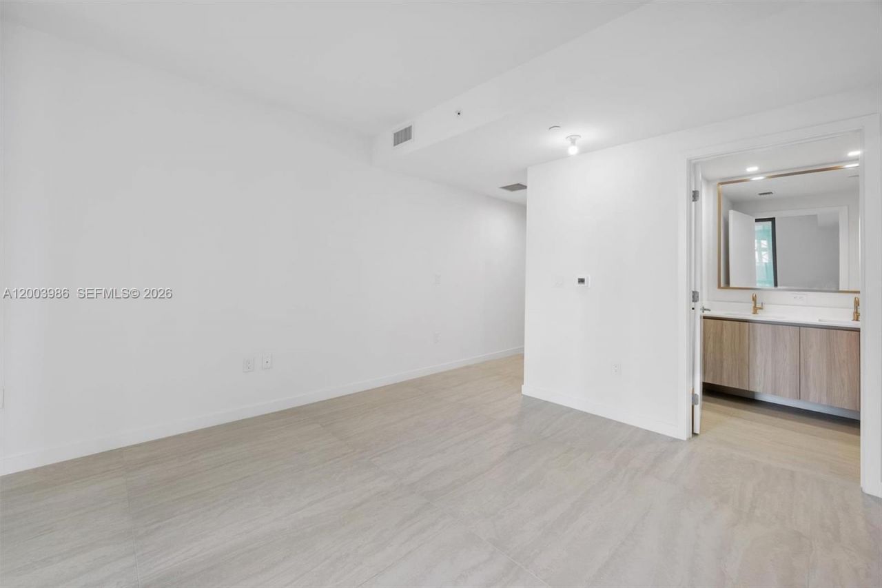 77 SE 5th Street, Unit 3005, Miami, FL 33131 Photo