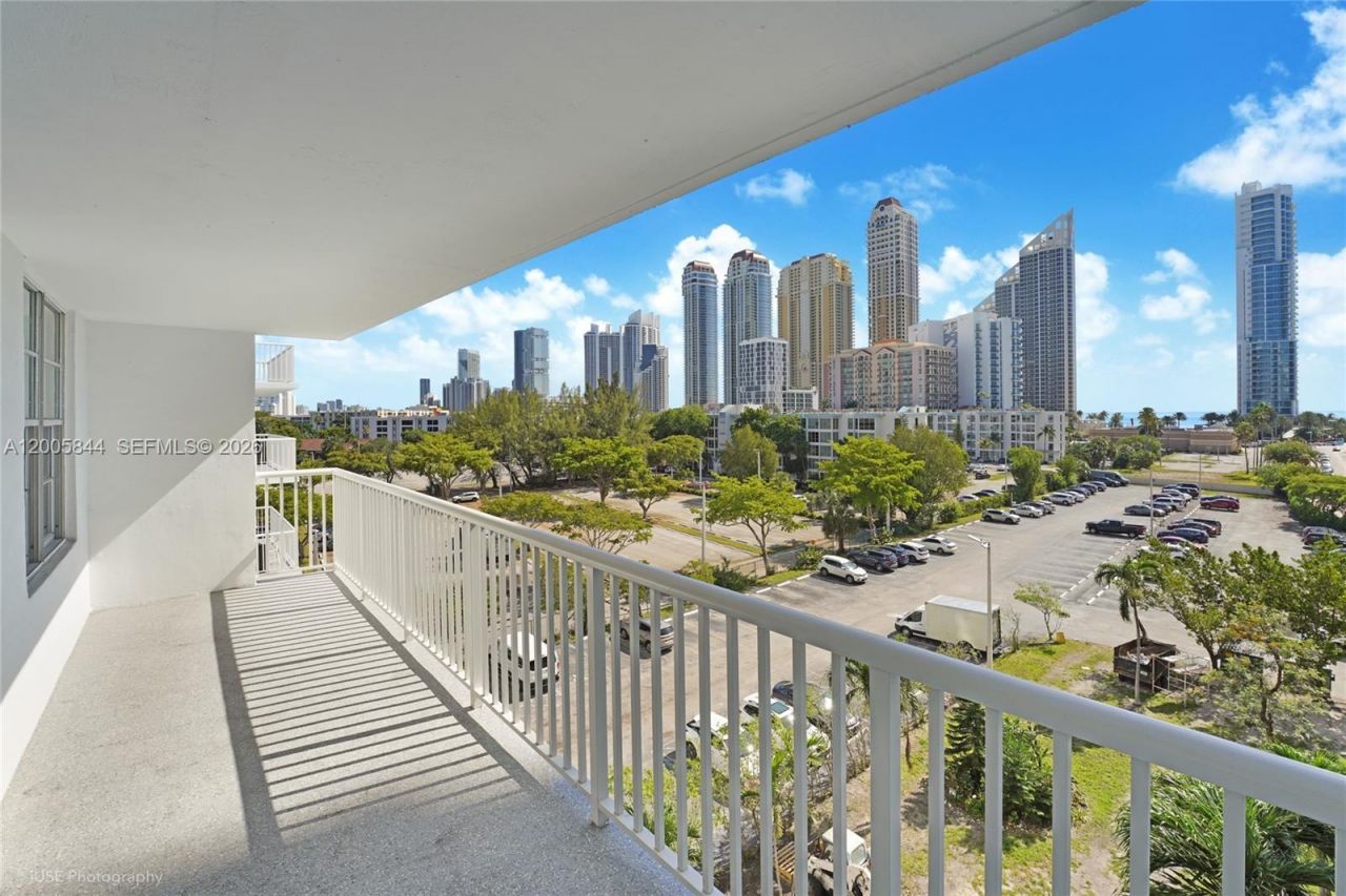 231 174th St, Unit 617, Sunny Isles Beach, FL 33160 Photo