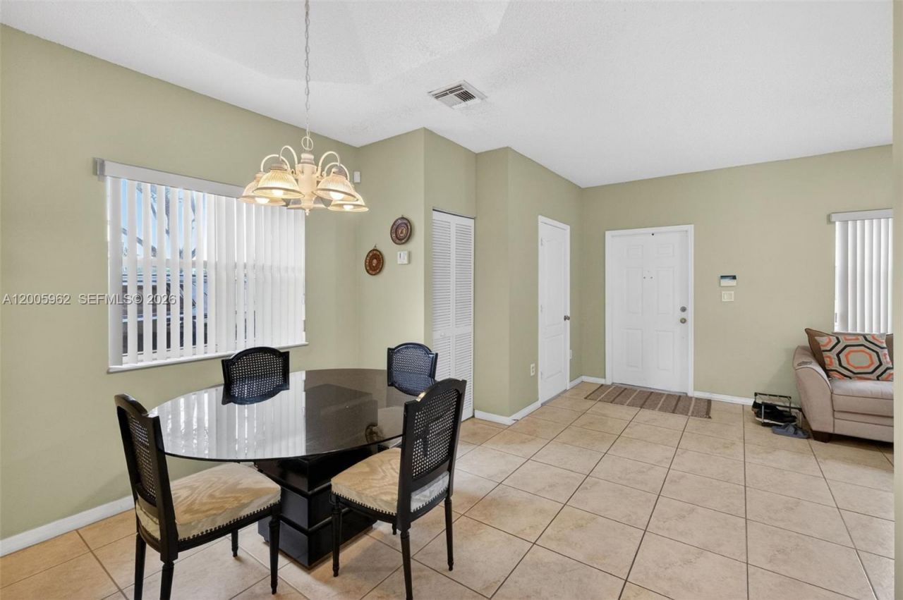 16624 NW 73rd Ct, Unit 16624, Miami Lakes, FL 33014 Photo