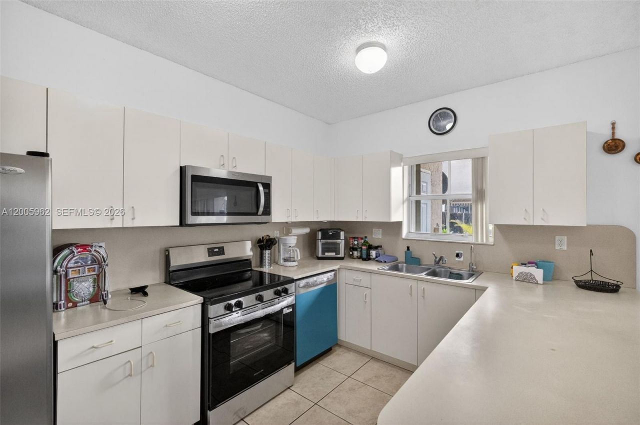 16624 NW 73rd Ct, Unit 16624, Miami Lakes, FL 33014 Photo