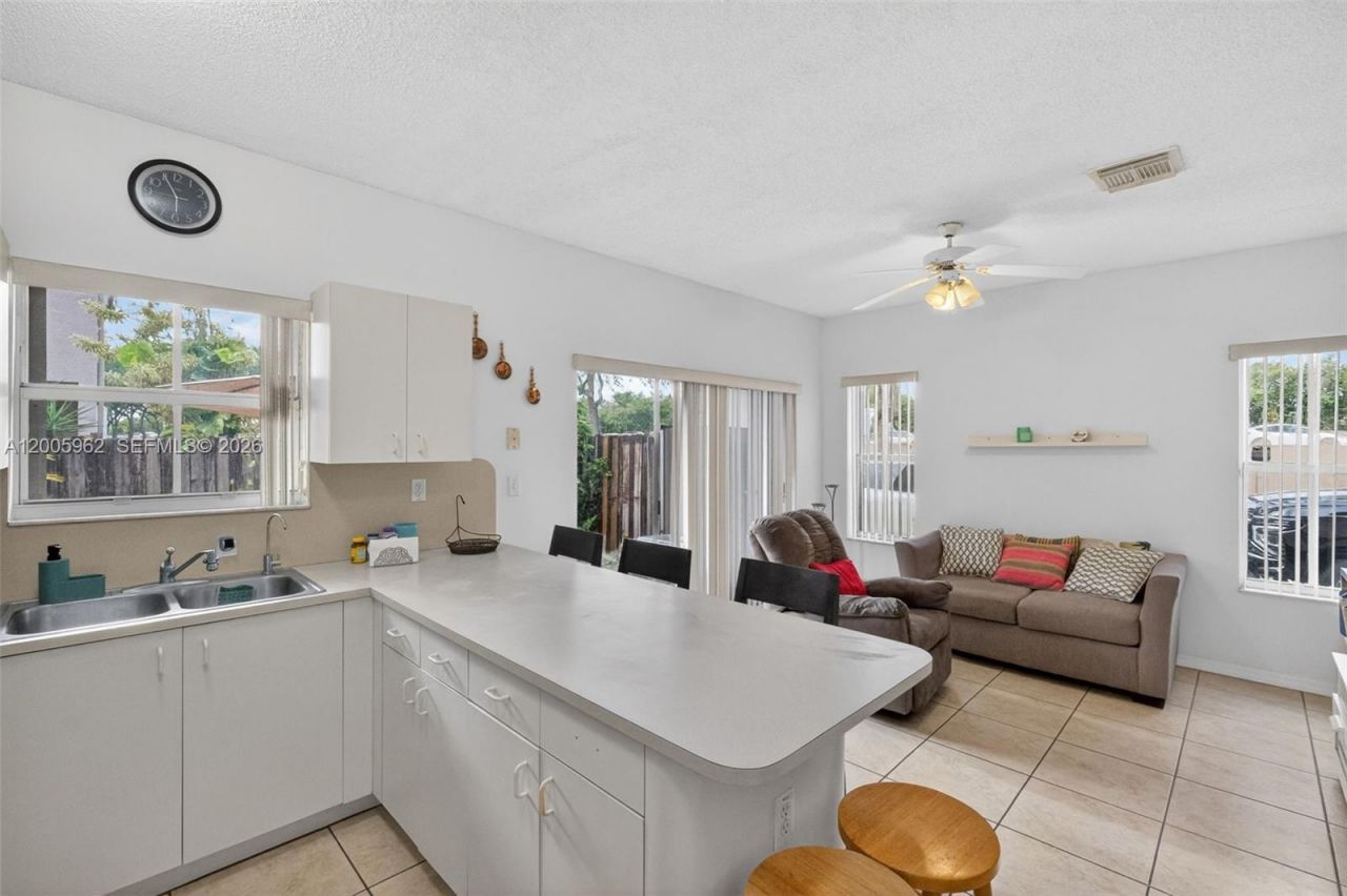 16624 NW 73rd Ct, Unit 16624, Miami Lakes, FL 33014 Photo