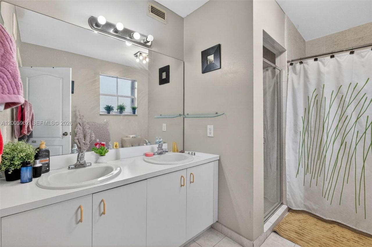 16624 NW 73rd Ct, Unit 16624, Miami Lakes, FL 33014 Photo