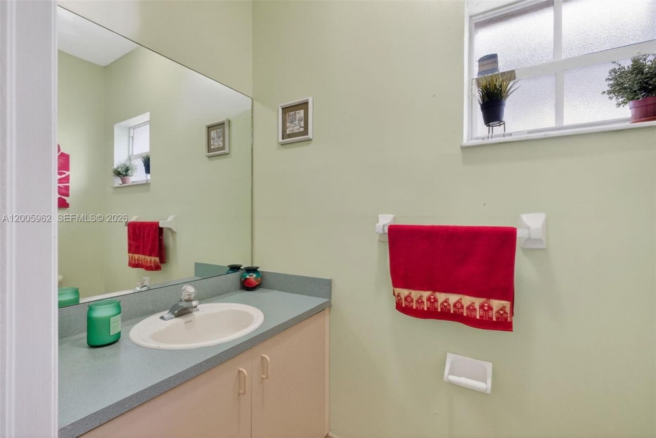 16624 NW 73rd Ct, Unit 16624, Miami Lakes, FL 33014 Photo